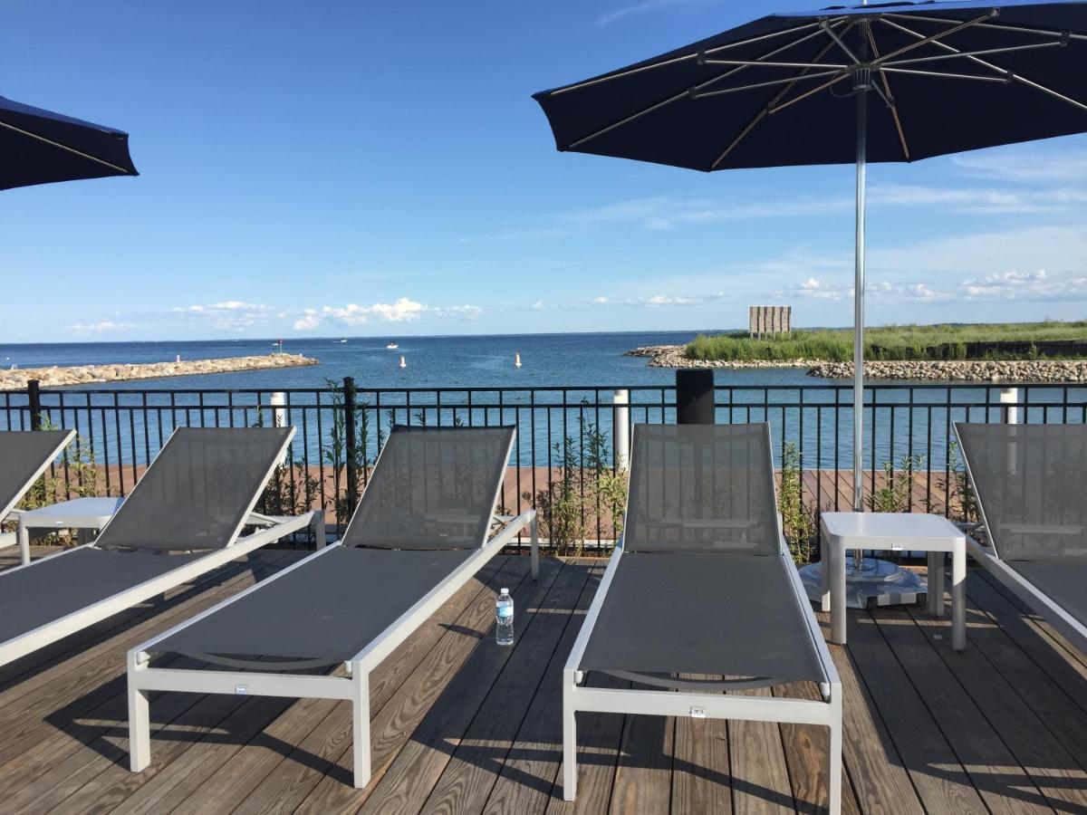Stunning Stayz At Friday Harbour Beach Marina Resort Lake Simcoe Innisfil Eksteriør bilde