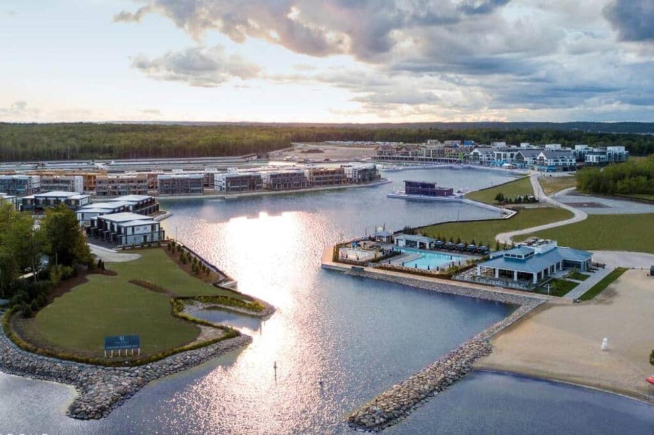 Stunning Stayz At Friday Harbour Beach Marina Resort Lake Simcoe Innisfil Eksteriør bilde
