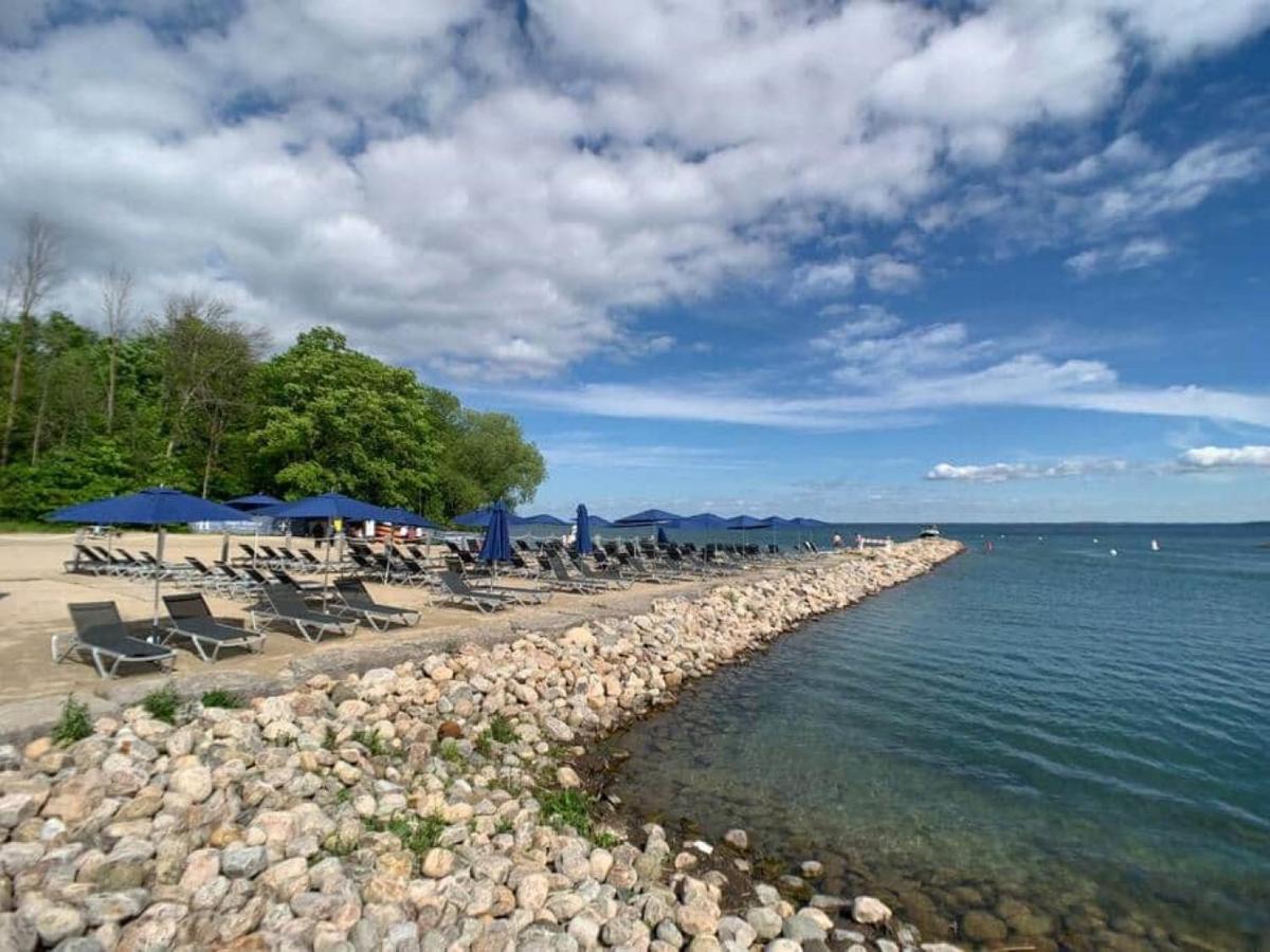Stunning Stayz At Friday Harbour Beach Marina Resort Lake Simcoe Innisfil Eksteriør bilde